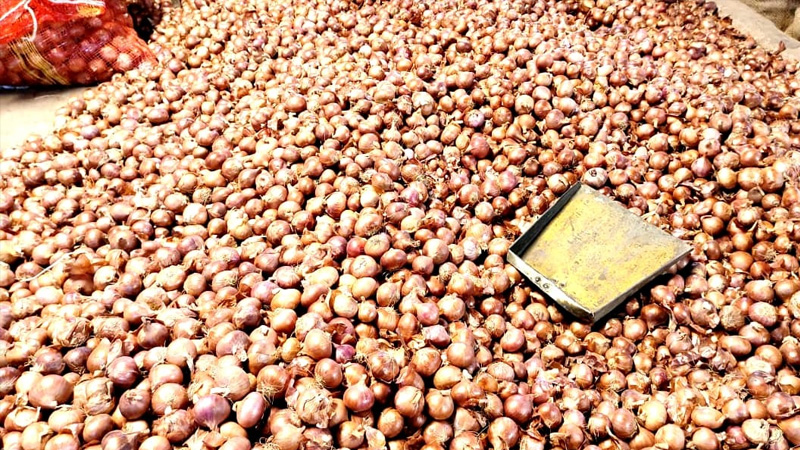 হিলিতে পেঁয়াজের দাম বেড়ে সেঞ্চুরির কাছাকাছি, বিপাকে সাধারণ ক্রেতা