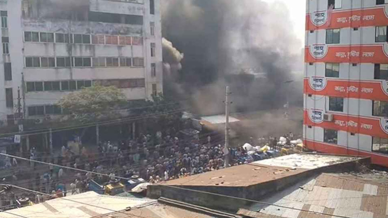 টঙ্গীতে তুলার গোডাউনে আগুন 