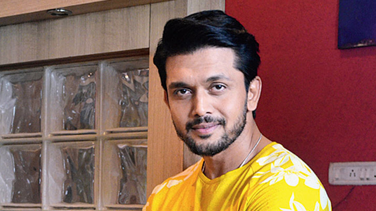 আরিফিন শুভর প্লটটা ফিরিয়ে দেওয়া হোক: অনন্য মামুন