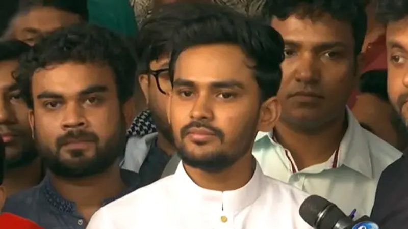 উপদেষ্টা আসিফ পদত্যাগ করে স্বতন্ত্র প্রার্থী হয়ে লড়বেন