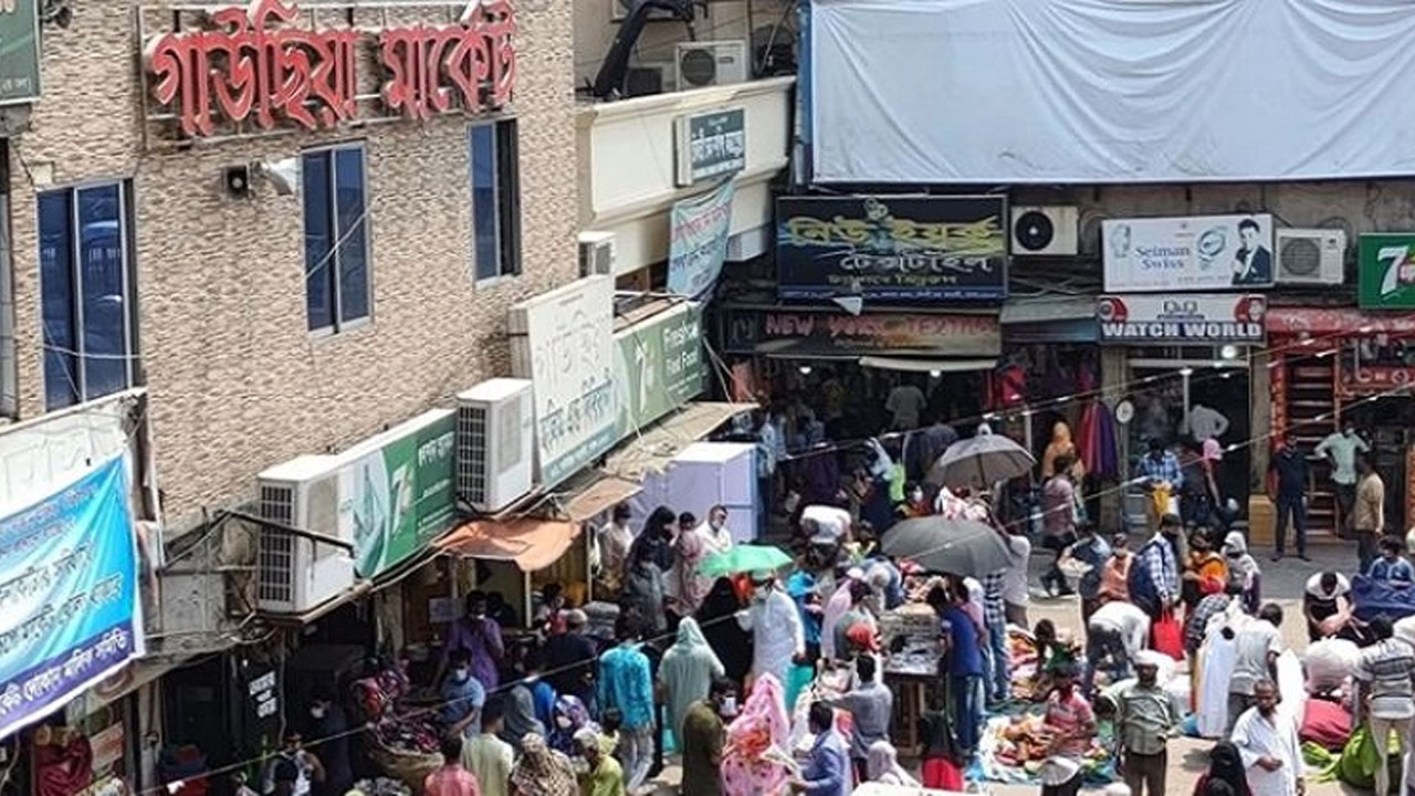 গাউছিয়া মার্কেটের সামনে ককটেল বিস্ফোরণ