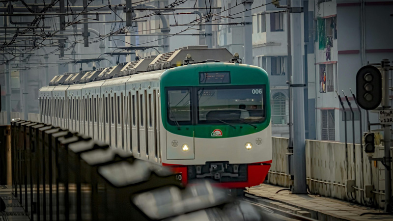 মেট্রোর লাইনে ড্রোন পড়ে ৯ মিনিট চলাচলে বিঘ্ন