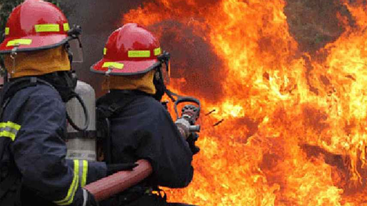 মোহাম্মদপুরে আগুন নিয়ন্ত্রণে দুই ইউনিট