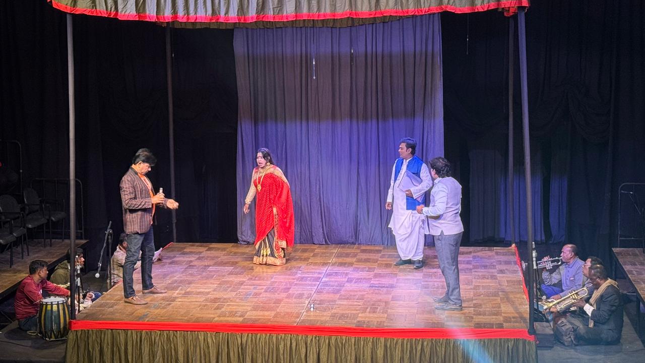 শিল্পকলা একাডেমিতে বিজয়ের যাত্রাপালা প্রদর্শনী শুরু